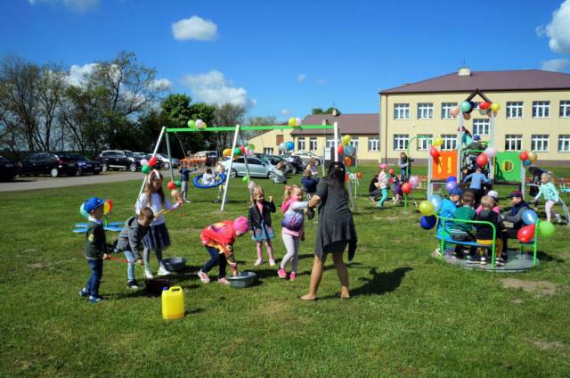 Infrastruktura turystyczno-rekreacyjna: placu zabaw w Radoryżu Kościelnym